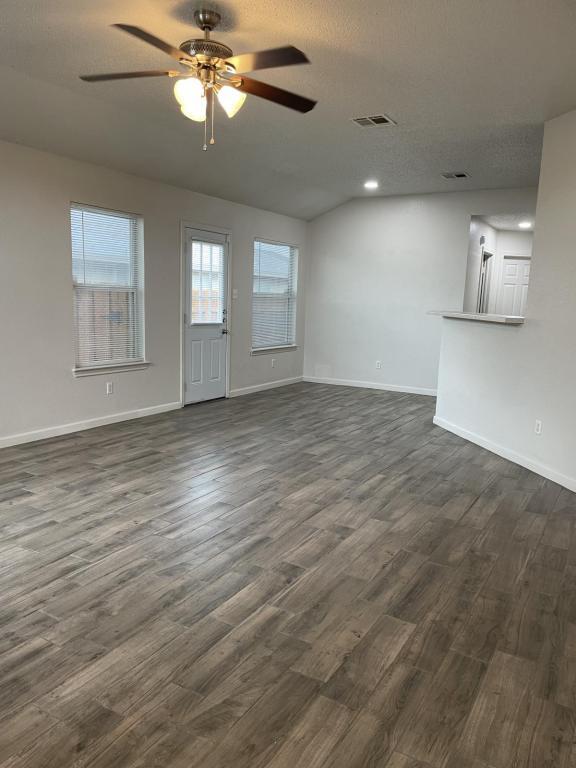 Foto del edificio - 2211 Garrett Dr