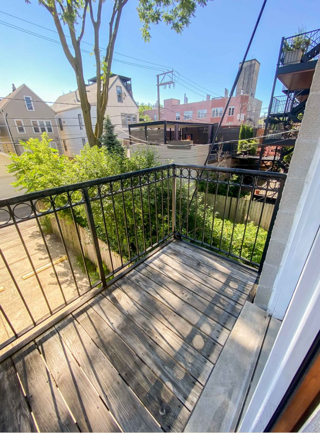 Foto del edificio - 2539 N Southport Ave