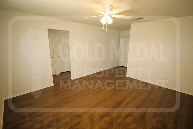 Building Photo - 2807 Leroy Cir