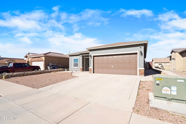 Building Photo - 14605 Christian Castle