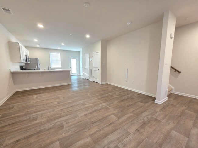 Foto del edificio - 426 Creekbed Cir