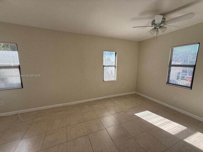 Building Photo - 423 53rd St