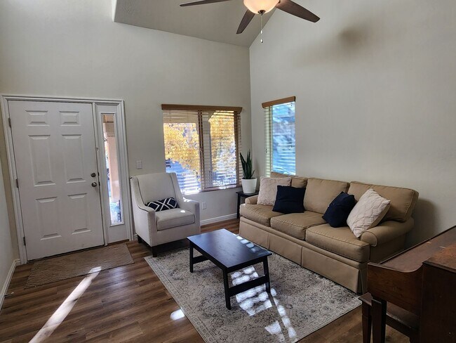 Building Photo - Great 5 Bed 2.5 Bath Home Newly Remodeled