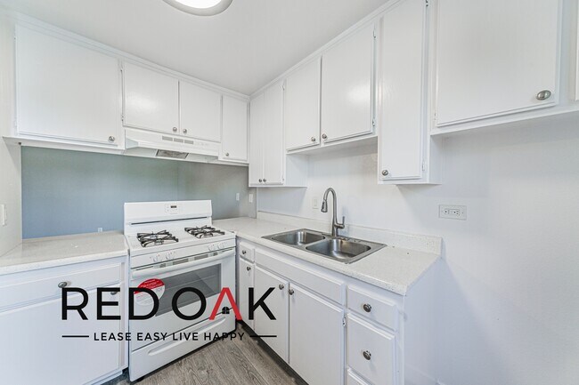 Foto del edificio - 8614 Woodley Ave