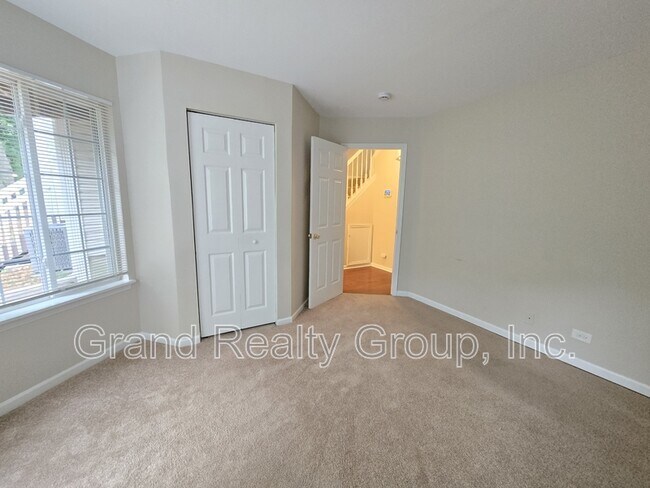Foto del edificio - 250 W Whispering Oaks Ln