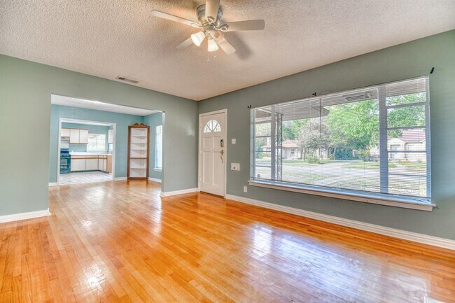 Foto del edificio - 6028 Fairway Ave