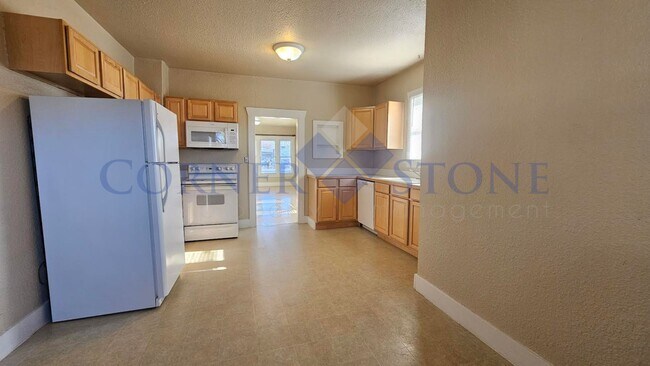 Building Photo - MOVE IN TODAY! $500 OFF FIRST MONTH RENT!