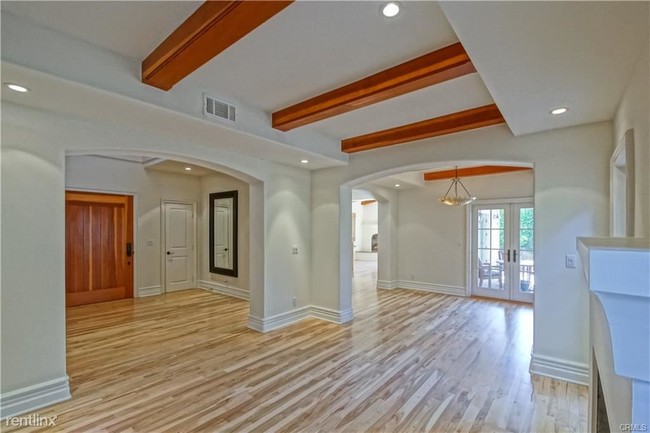 Building Photo - 4 br, 3.5 bath House - 3236 Via La Selva