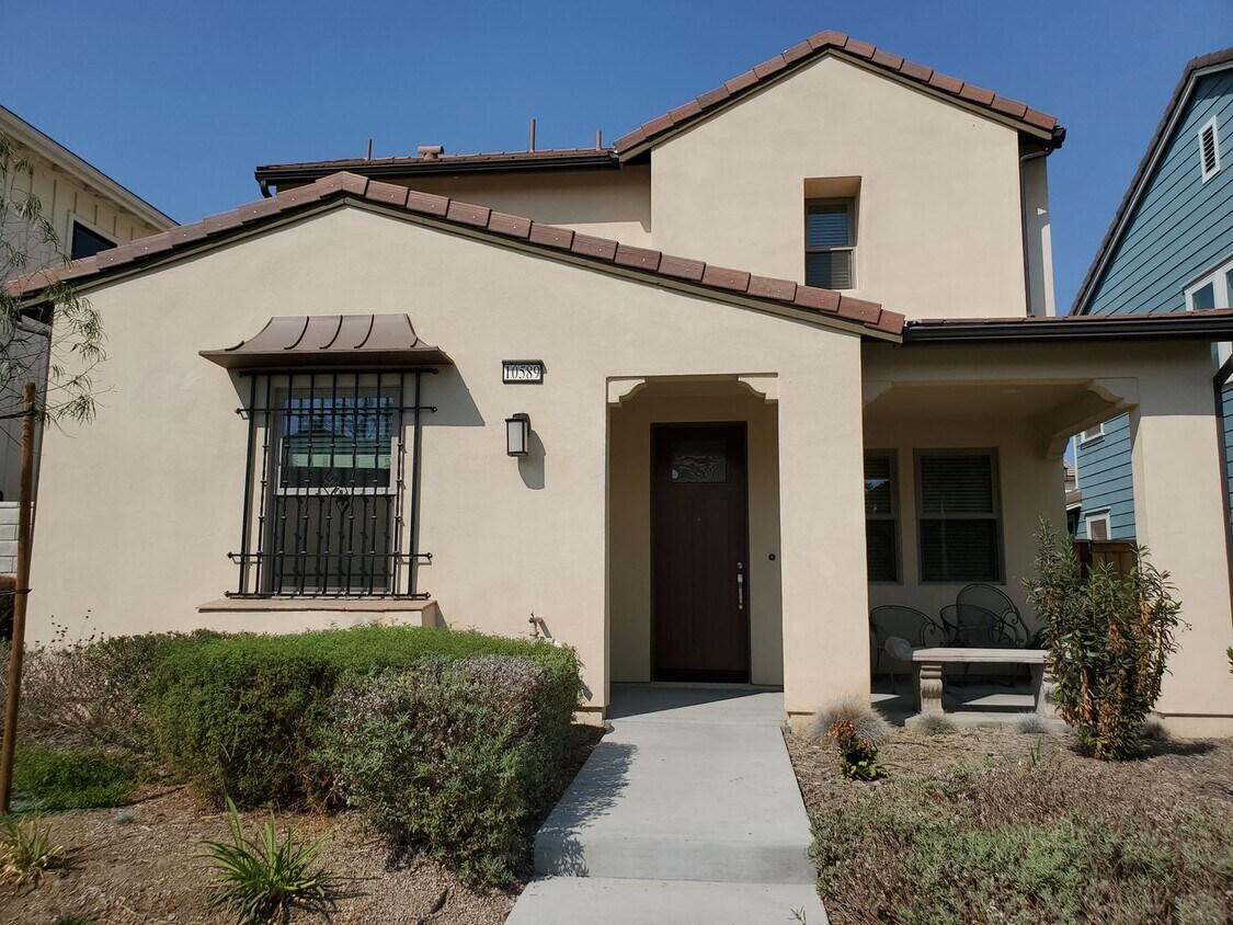 Foto principal - 4 Bedroom 4 Bath Home in The Farm Tract Lo...
