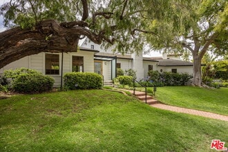 Building Photo - 202 S Saltair Ave