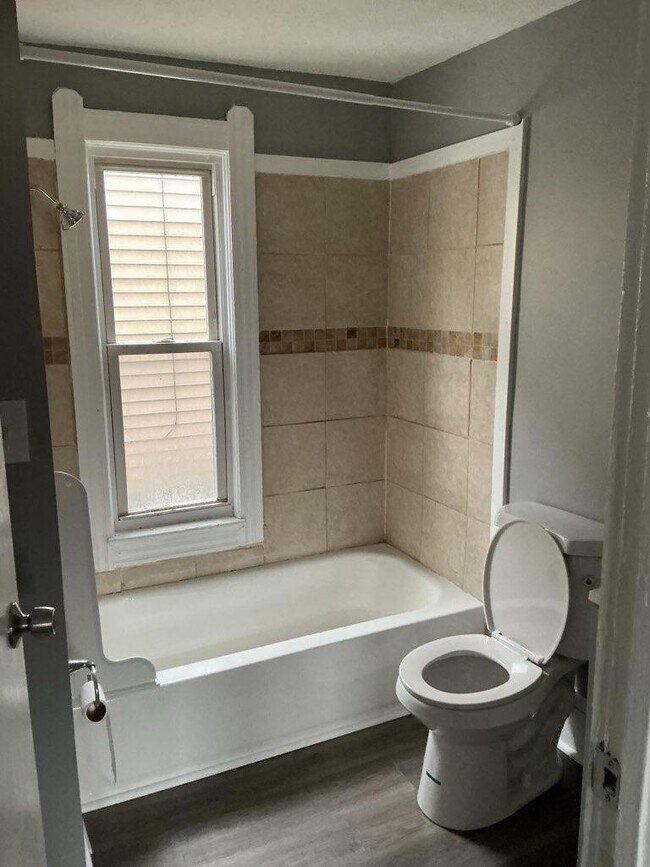 Foto del edificio - 1237 E 112th St