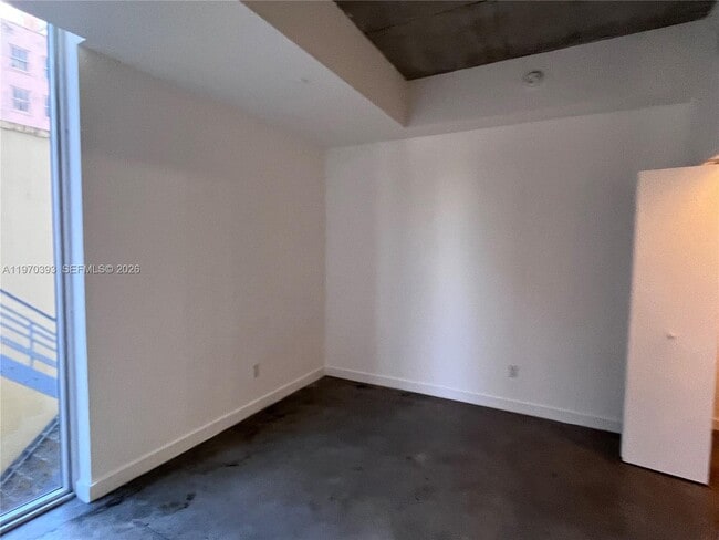 Foto del edificio - 151 SE 1st St