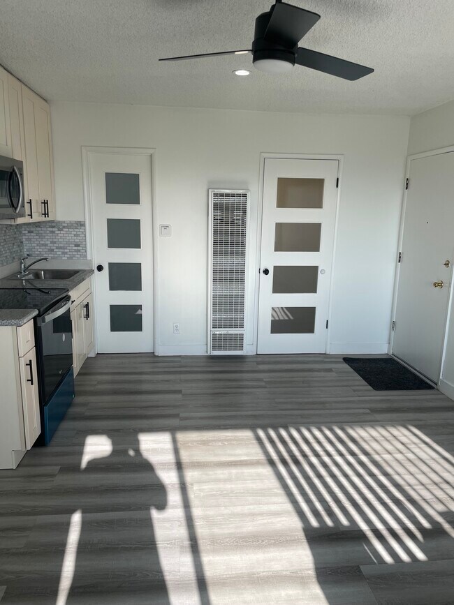 Foto del edificio - 305 E Plymouth St