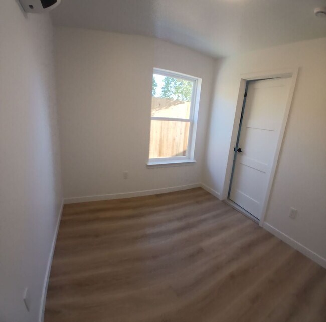 Building Photo - PRIME CAL POLY LOCATION!!