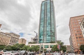 Building Photo - 500 Throckmorton St