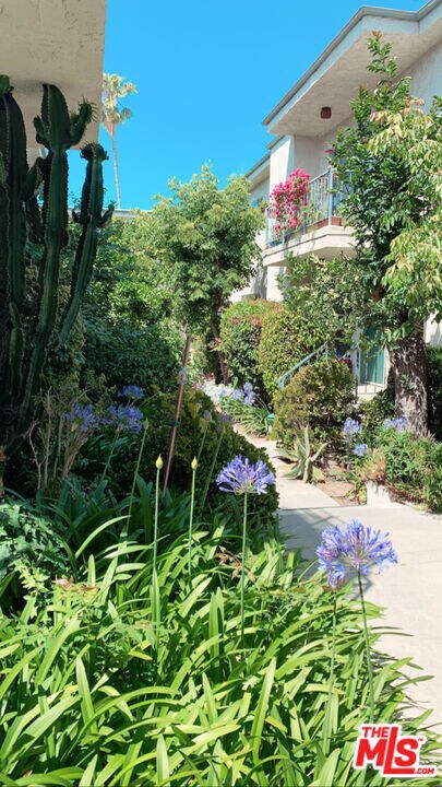 Building Photo - 11081 Rose Ave