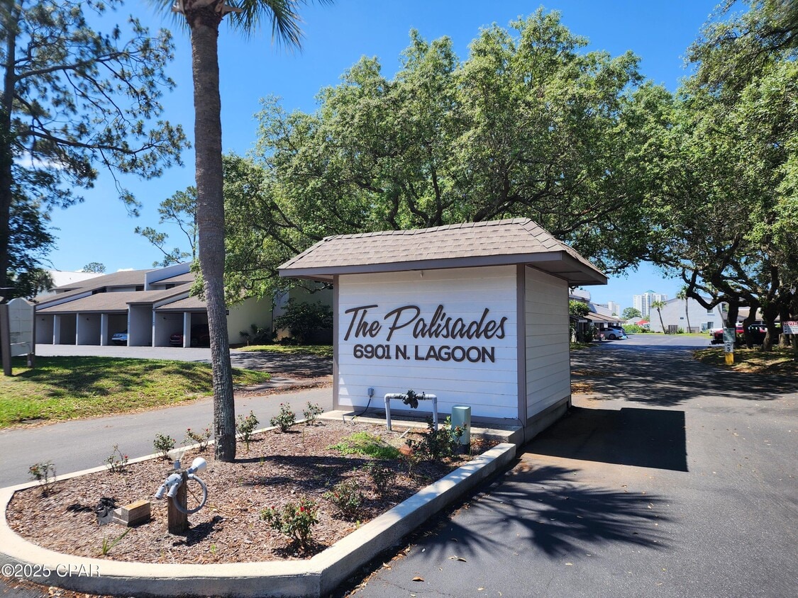 Foto principal - 6901 N Lagoon Dr