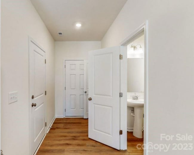 Building Photo - 5211 Maynard Hl Dr