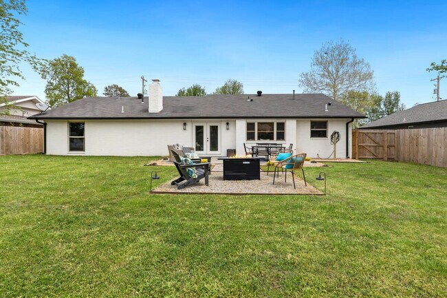 Building Photo - 1806 SW D St