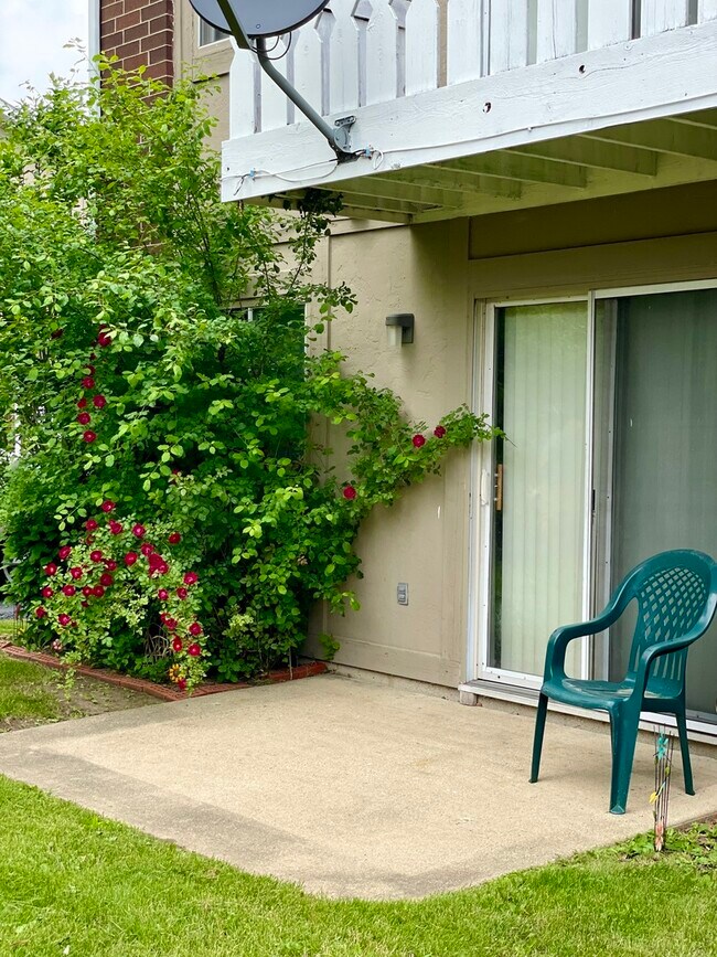 Building Photo - 445 Brandy Dr