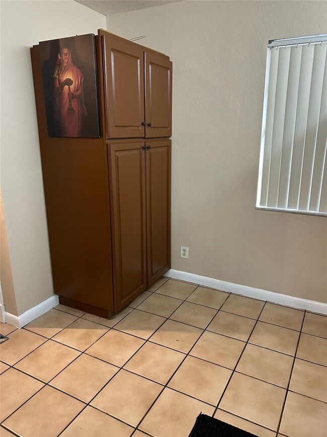 Building Photo - 10843 Royal Palm Blvd