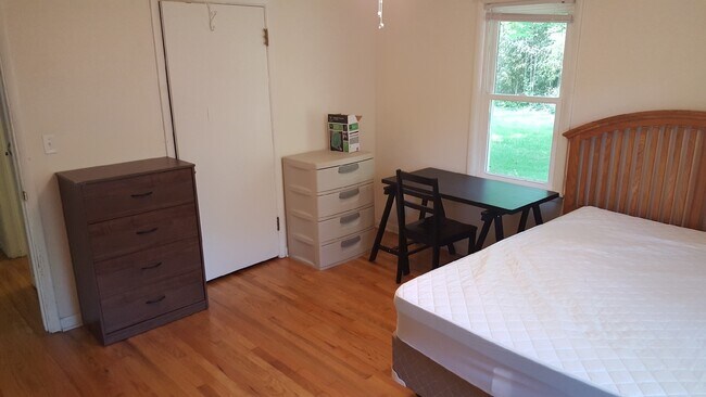 Building Photo - Spacious Home For Rent!