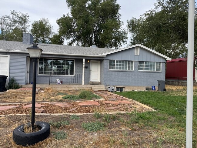 Building Photo - 883 E Sego Lily Dr