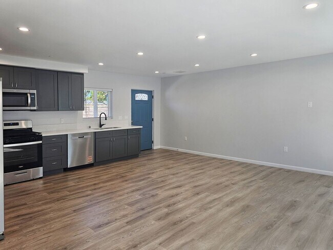 Foto del edificio - New 2 Bd, 2Ba with Large Yard!