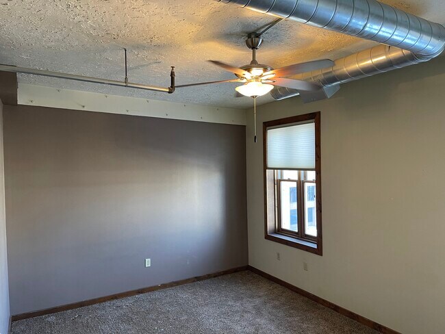 Dormitorio - 132 S Dakota Ave