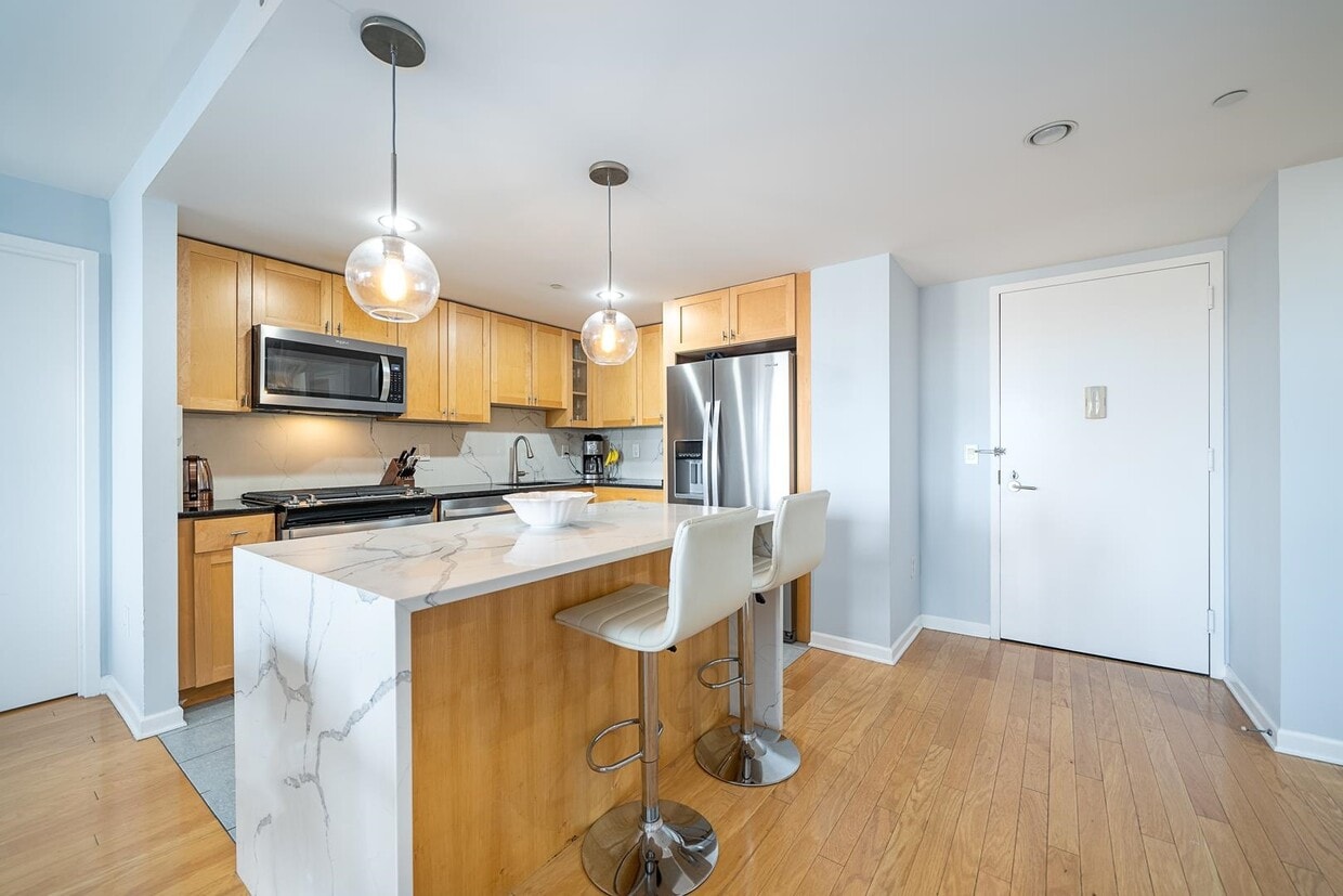 Primary Photo - 700 Grove St