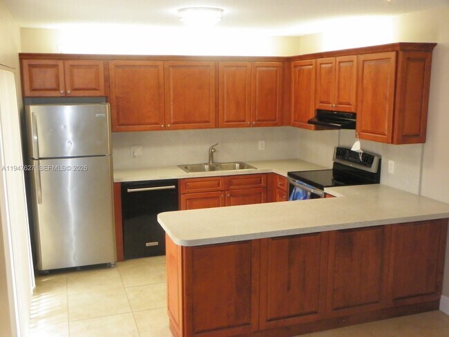 Foto del edificio - 4083 Forest Hill Dr