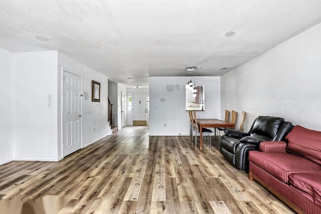 Foto del edificio - Charming 3BR Townhouse in Wyndham Place - Lakewood