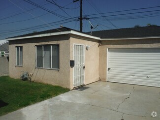 Building Photo - 10450 Capistrano Ave