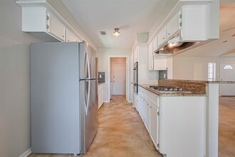 Building Photo - 4031 Sherwood W