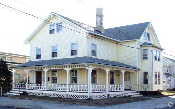 Building Photo - 114 Heck Ave