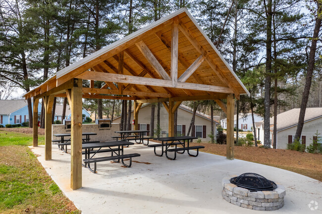 Pavilion with Fire Pit - Waverly Apartments