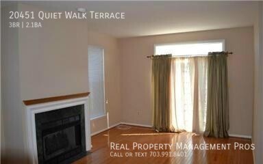Building Photo - Charming 3 Bedroom 2.5 Bath End Unit For R...