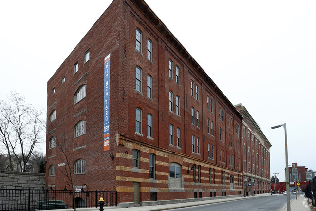 Building Photo - Oliver Lofts