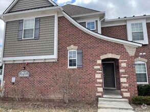 Building Photo - 54219 N Pointe Dr