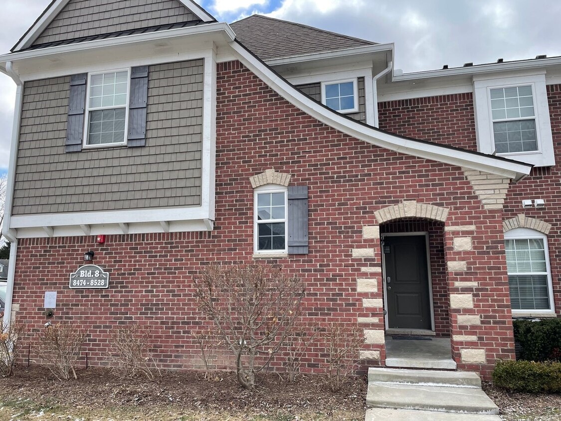 **SAVE $500 ON MAY MOVE-IN COST!** 2 Bedr... - **SAVE $500 ON MAY MOVE-IN COST!**  2 Bedr...