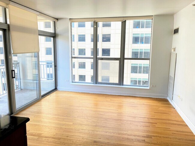 Foto del edificio - 600 N Dearborn St