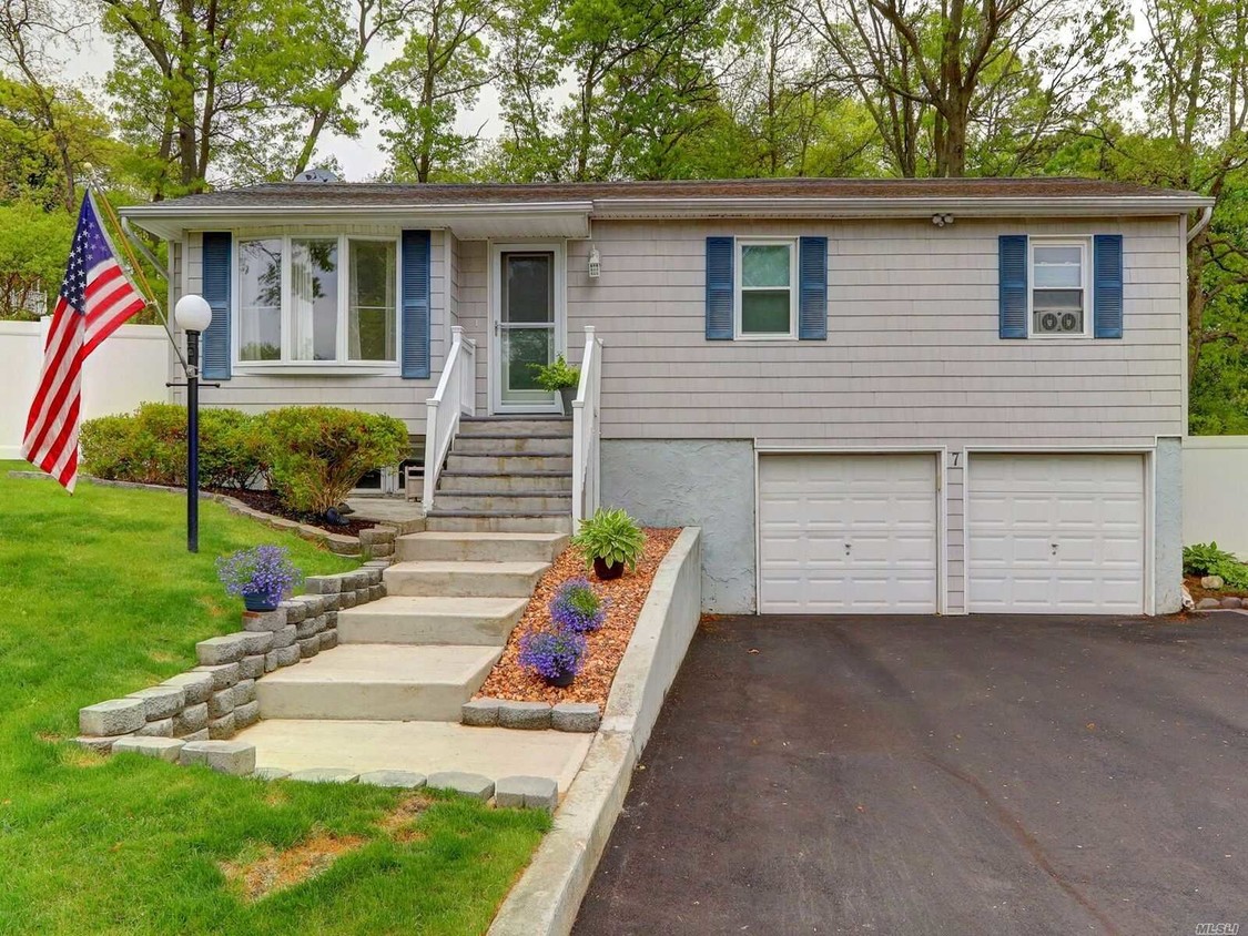 7 Farvo Ct, Farmingville, NY 11738 House Rental in Farmingville, NY