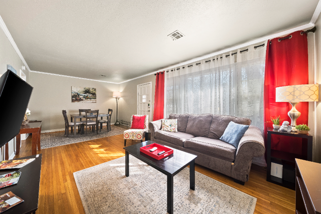 Foto del edificio - 1206 Oakwood Dr