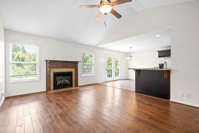 Foto del edificio - 3 Bedroom 2 Bath Pet Friendly Home For Ren...