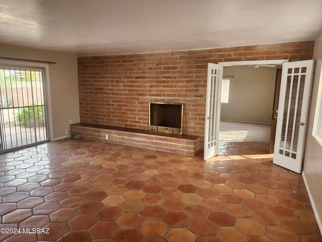 Building Photo - 3565 E Calle del Prado