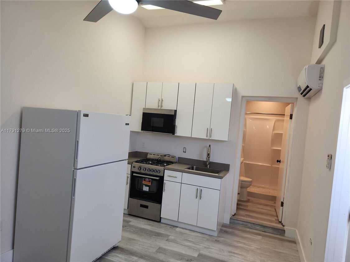 Primary Photo - 1296 NE 146th St