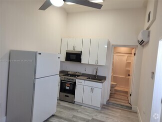 Building Photo - 1296 NE 146th St