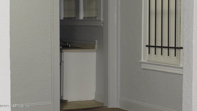 Foto del edificio - 6590 Sunset Dr