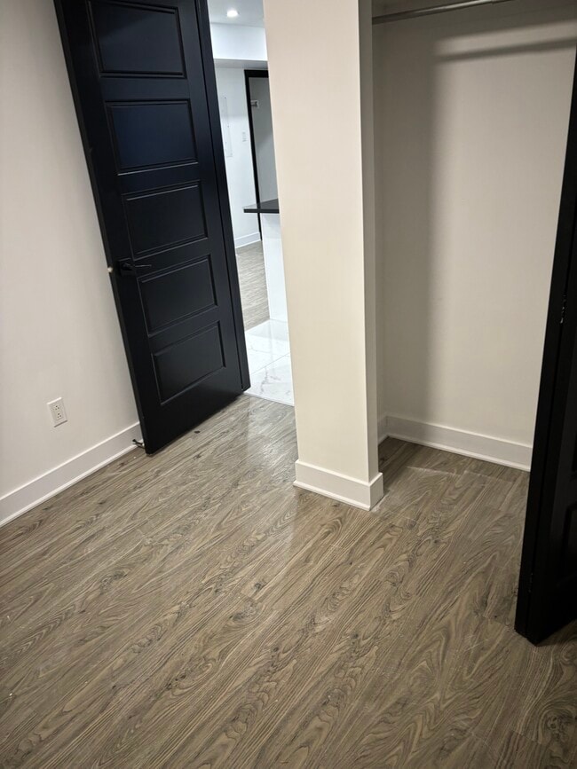 Building Photo - 4820 De La Côte-Sainte-Catherine