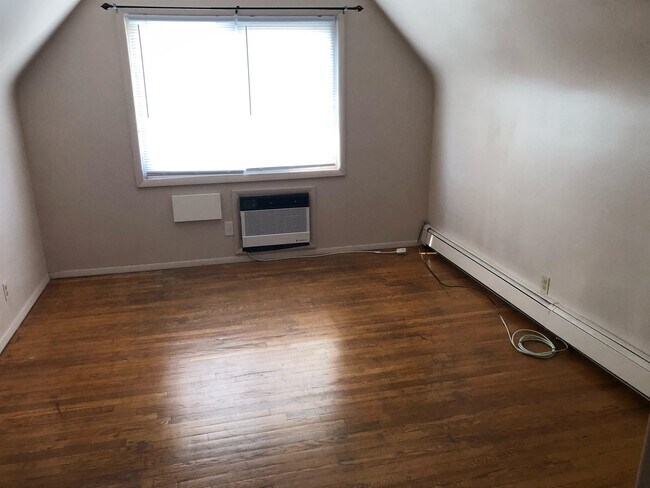Building Photo - 136 W 53rd St
